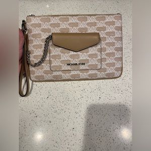 NWT Michael Kors 2 in 1 Lg Wristlet